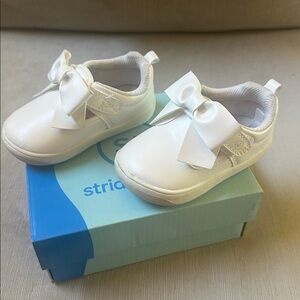 Stride Rite 360 White Bow Shoe With Box